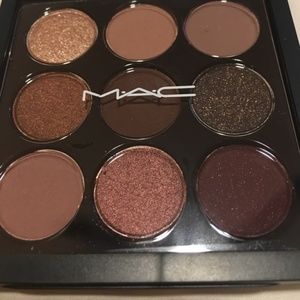 MAC eyeshadow palette - Burgundy Times Nine